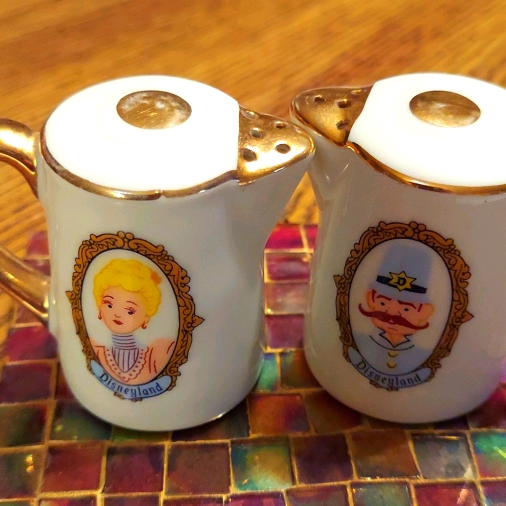 Vintage salt 🧂and pepper